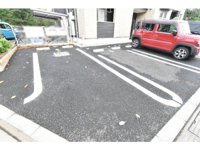 ��ʌ�����s�厚�����q�V�c�̃A�p�[�g�̒��ԏ�