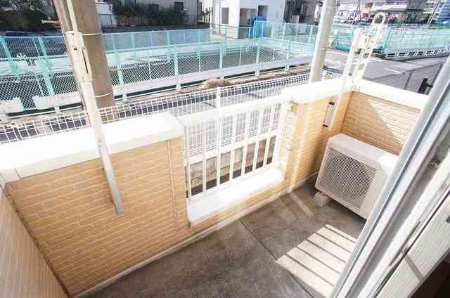 ��ʌ�����s���ԂQ���ڂ̃A�p�[�g�̃o���R�j�[