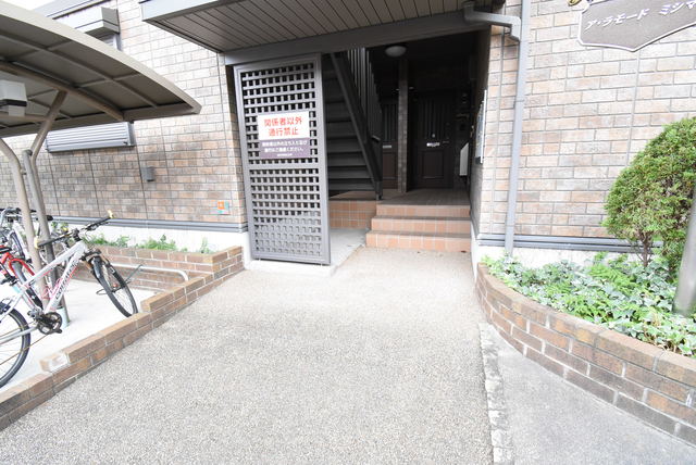 ��ʌ��������܎s�k��������Q���ڂ̃A�p�[�g�̃G���g�����X