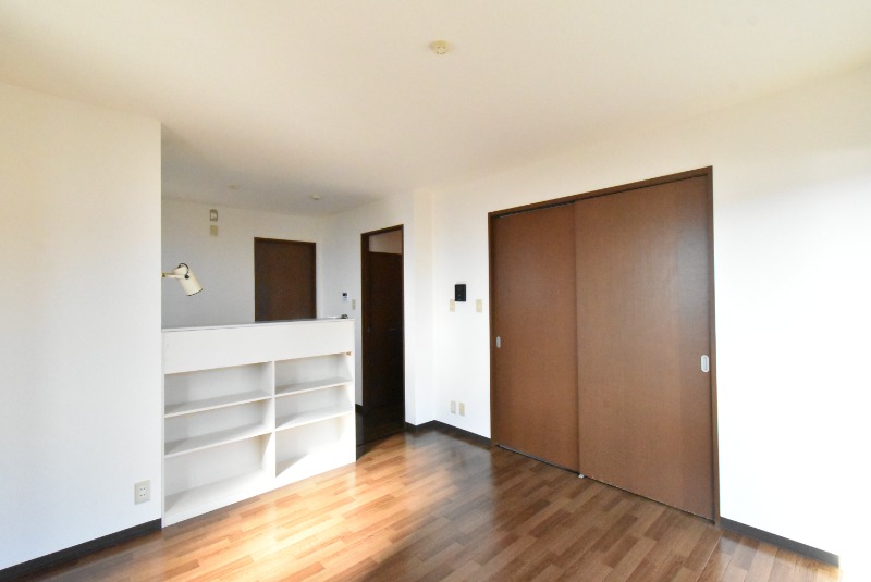 ��ʌ��������܎s���厚��J���̃A�p�[�g�̋��ԁE���r���O