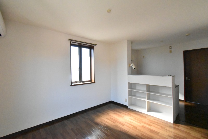 ��ʌ��������܎s���厚��J���̃A�p�[�g�̋��ԁE���r���O