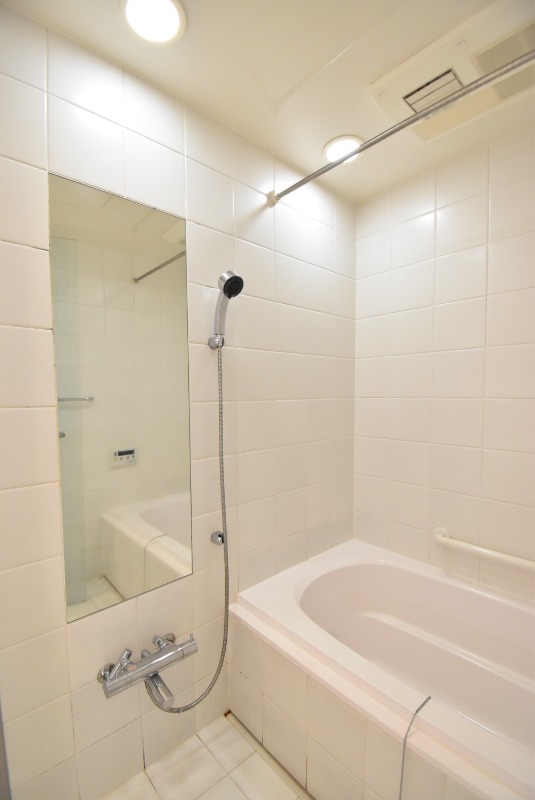 ��ʌ�����s�����Q���ڂ̃e���X�n�E�X�̃o�X