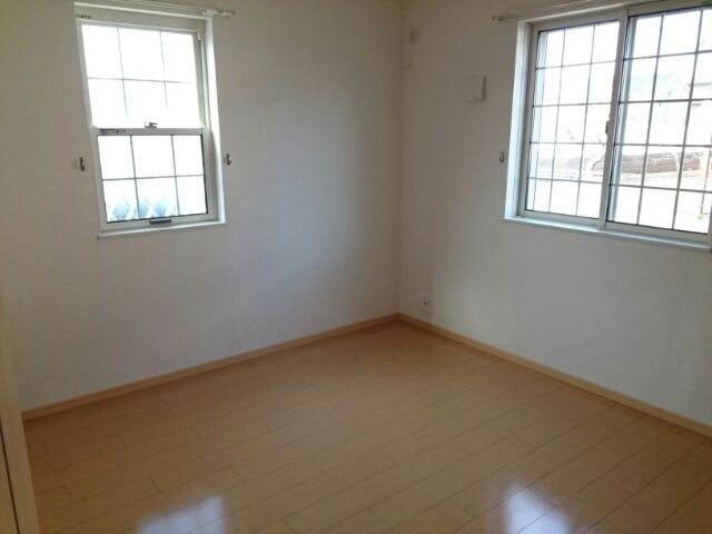 ��ʌ�����s�厚���s�g���̃A�p�[�g�̂��̑������E�X�y�[�X