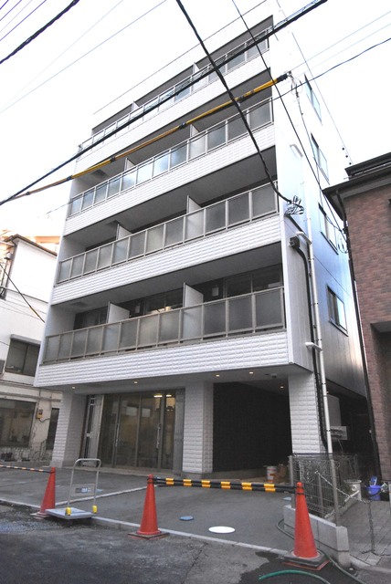 ��ʌ��������܎s��{���咬�R���ڂ̃}���V�����̌����O��