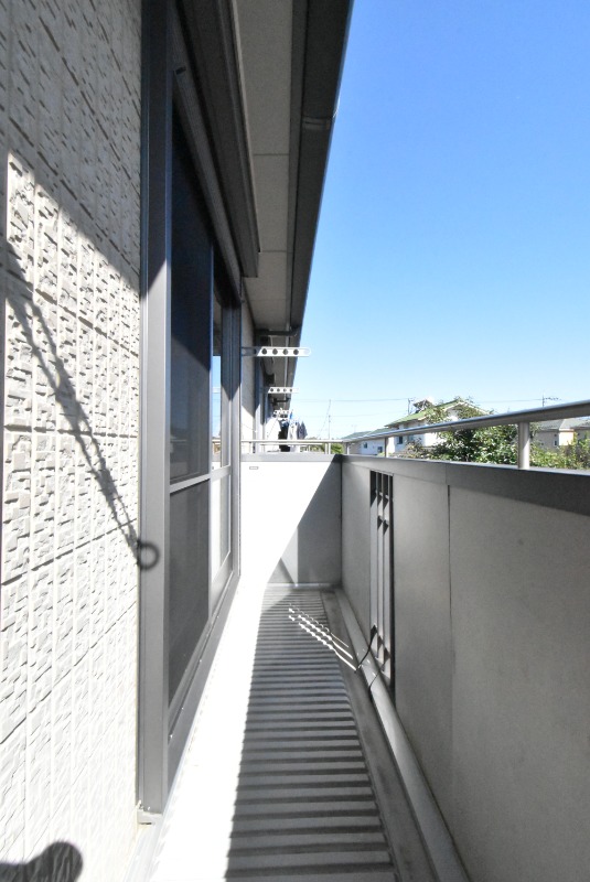 ��ʌ��������܎s���厚��J���̃A�p�[�g�̃o���R�j�[