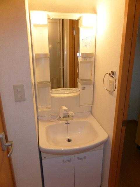 ��ʌ��z�J�s�ԎR���P���ڂ̃A�p�[�g�̐��ʏ�