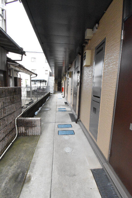 ��ʌ��z�J�s�ԎR���P���ڂ̃A�p�[�g�̃G���g�����X