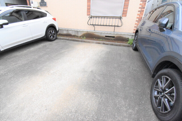 ��ʌ��z�J�s�ԎR���P���ڂ̃A�p�[�g�̒��ԏ�