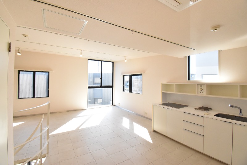 ��ʌ�����s�����Q���ڂ̃e���X�n�E�X�̃L�b�`��