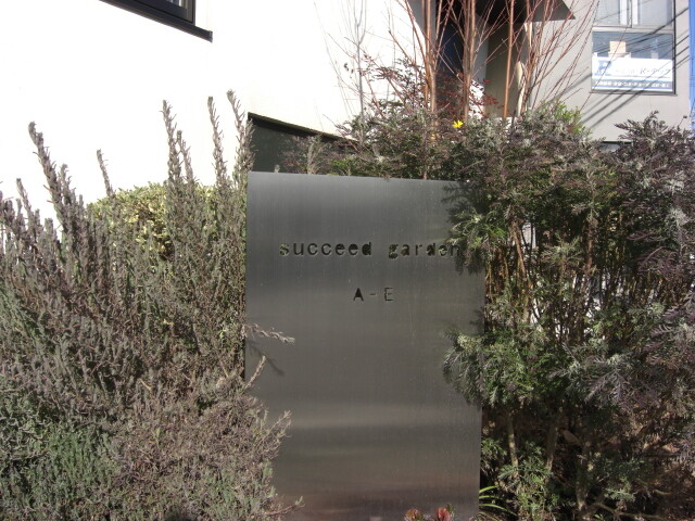 ��ʌ�����s�����Q���ڂ̃e���X�n�E�X�̎���