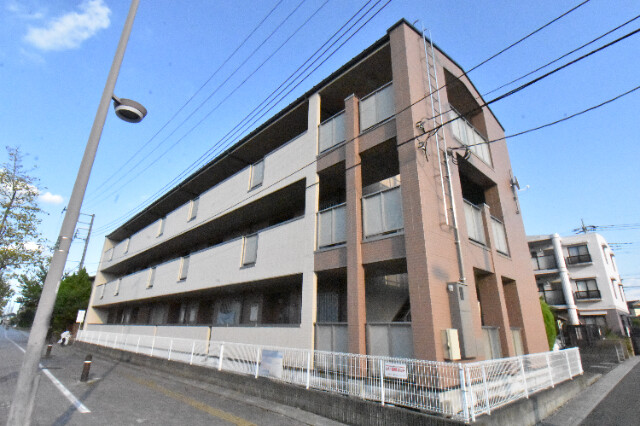 ��ʌ��k�����S�ɓޒ����h��P����12�̃}���V�����̌����O��