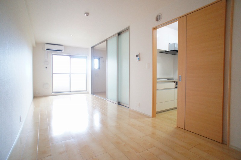 ��ʌ��z�J�s���C�N�^�E���U���ڂ̃}���V�����̋��ԁE���r���O