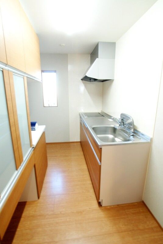 ��ʌ�����s�厚���s�����̃e���X�n�E�X�̃L�b�`��