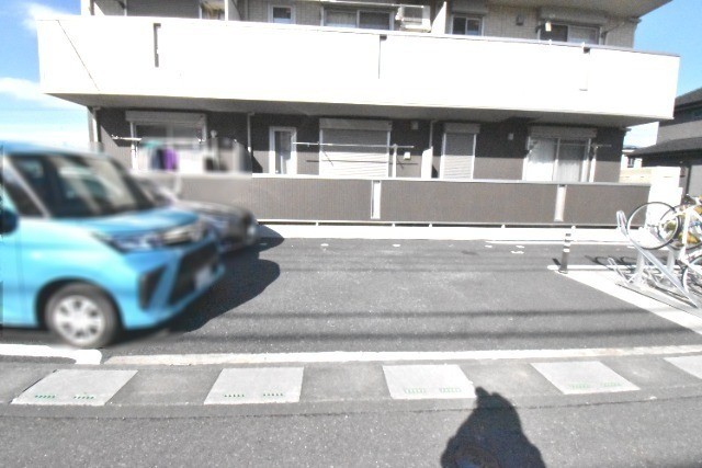 ��ʌ��z�J�s���C�N�^�E���Q���ڂ̃A�p�[�g�̒��ԏ�