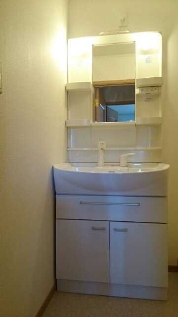 ��ʌ��k�����S�ɓޒ��厚�����̃A�p�[�g�̐��ʏ�