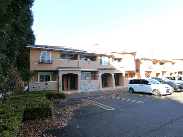 ��ʌ��k�����S�ɓޒ��厚�����̃A�p�[�g�̒��ԏ�