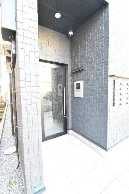 ��ʌ�����s�≺���Q���ڂ̃A�p�[�g�̃G���g�����X