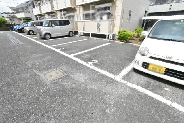 ��ʌ�����s�����R���ڂ̃}���V�����̒��ԏ�