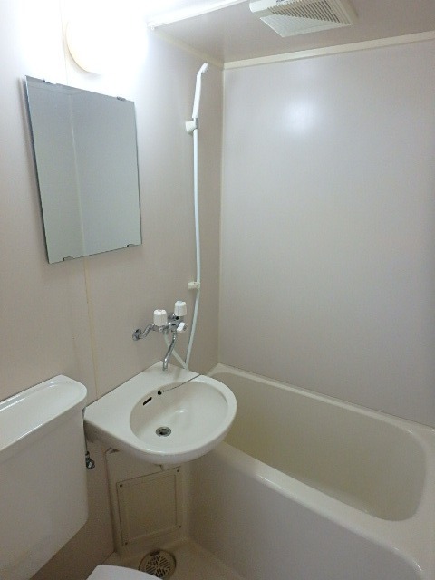 ��ʌ���z�s��ג��̃A�p�[�g�̐��ʏ�