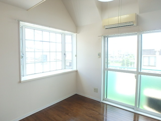 ��ʌ���z�s��ג��̃A�p�[�g�̂��̑������E�X�y�[�X