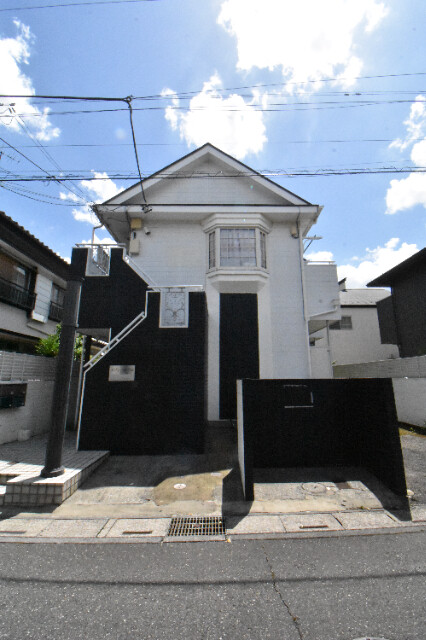 ��ʌ�����s�厚�����̃A�p�[�g�̃G���g�����X