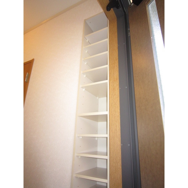 ��ʌ�����s�厚���̃A�p�[�g�̎��[