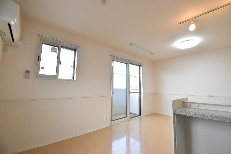 ��ʌ�����s�˒˓��S���ڂ̃A�p�[�g�̋����E���r���O