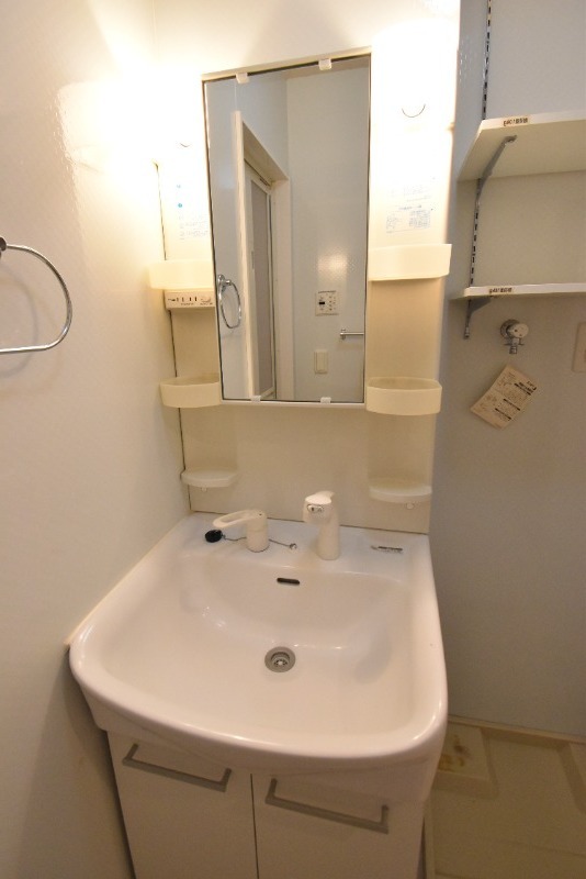 ��ʌ�����s�˒˓��S���ڂ̃A�p�[�g�̐��ʏ�