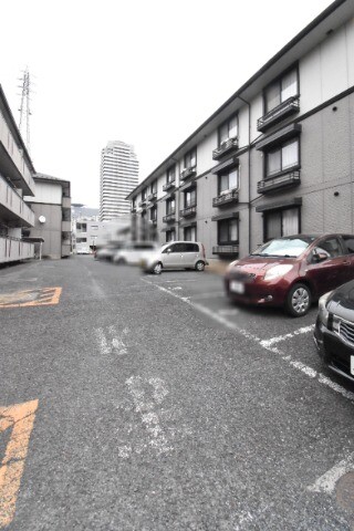 ��ʌ��������܎s������㗎���Q���ڂ̃A�p�[�g�̒��ԏ�