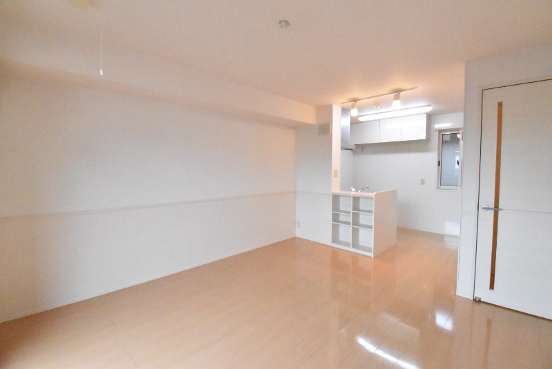 ��ʌ�����s����P���ڂ̃A�p�[�g�̋��ԁE���r���O