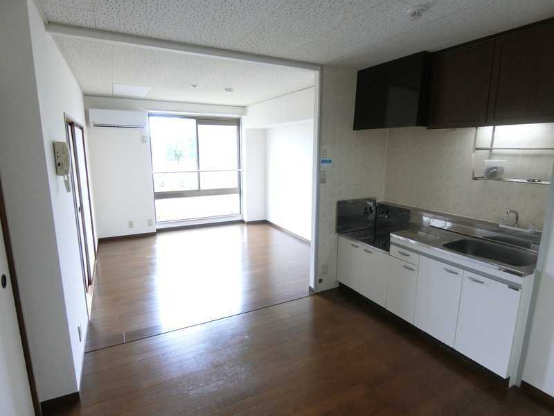 ��ʌ�����s��ԑ�R���ڂ̃A�p�[�g�̋��ԁE���r���O