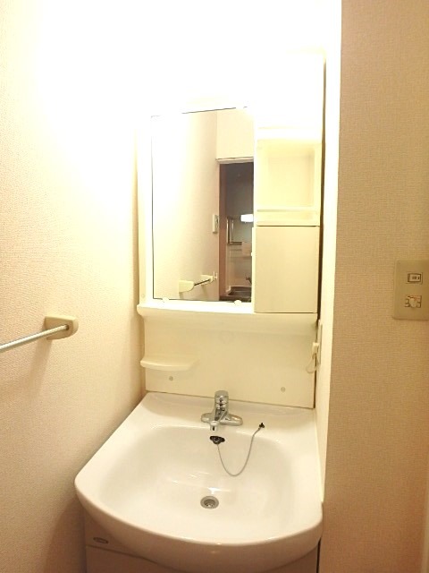 ��ʌ��������܎s�k�擌�听���P���ڂ̃A�p�[�g�̐��ʏ�