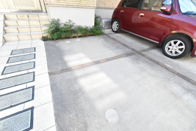 ��ʌ��z�J�s��z�J�S���ڂ̃A�p�[�g�̒��ԏ�