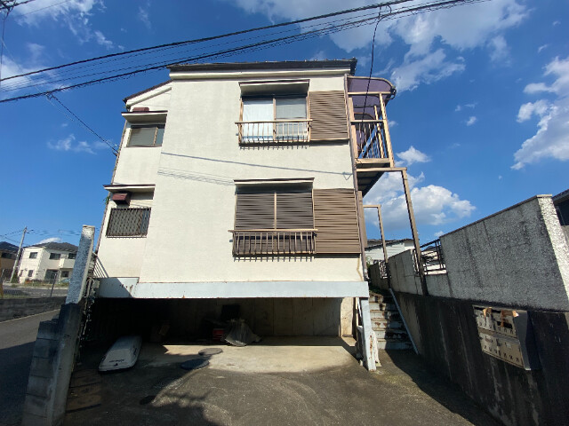 ��ʌ�����s�厚���V��̃A�p�[�g�̌����O��