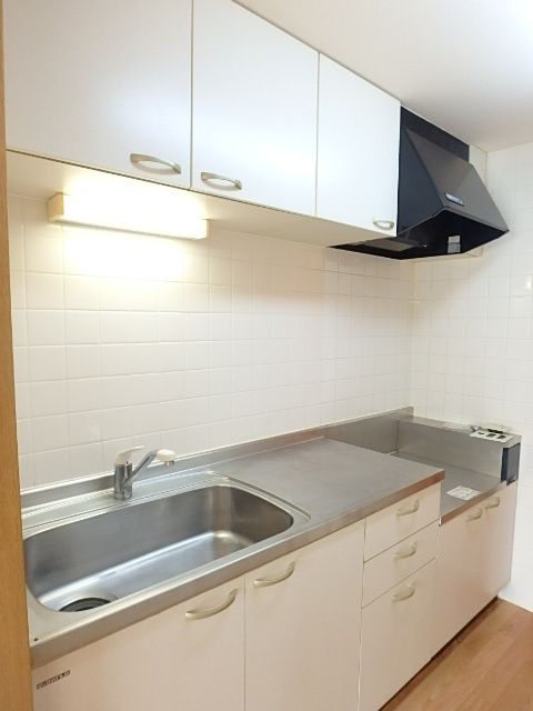 ��ʌ��������܎s�Y�a��j���J�P���ڂ̃}���V�����̃L�b�`��