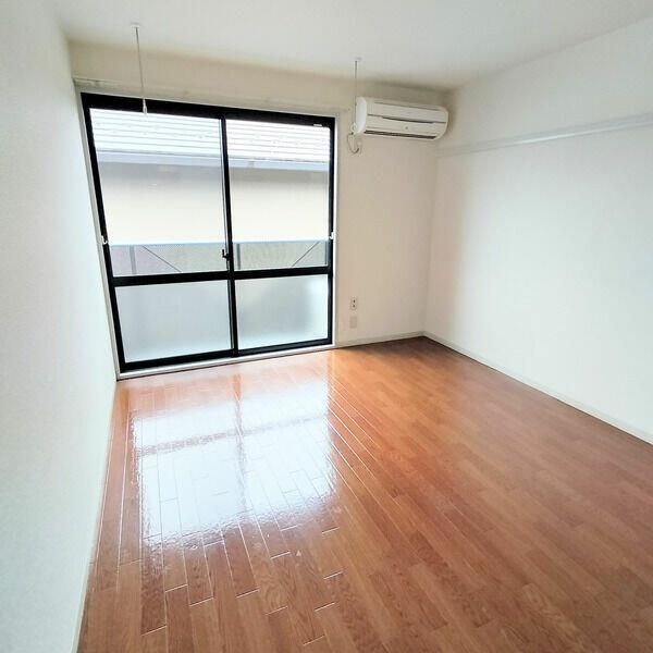 ��ʌ��t�����s�����P���ڂ̃A�p�[�g�̃o���R�j�[