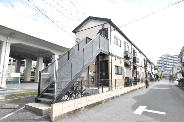 ��ʌ������s�����T���ڂ̃A�p�[�g�̌����O��