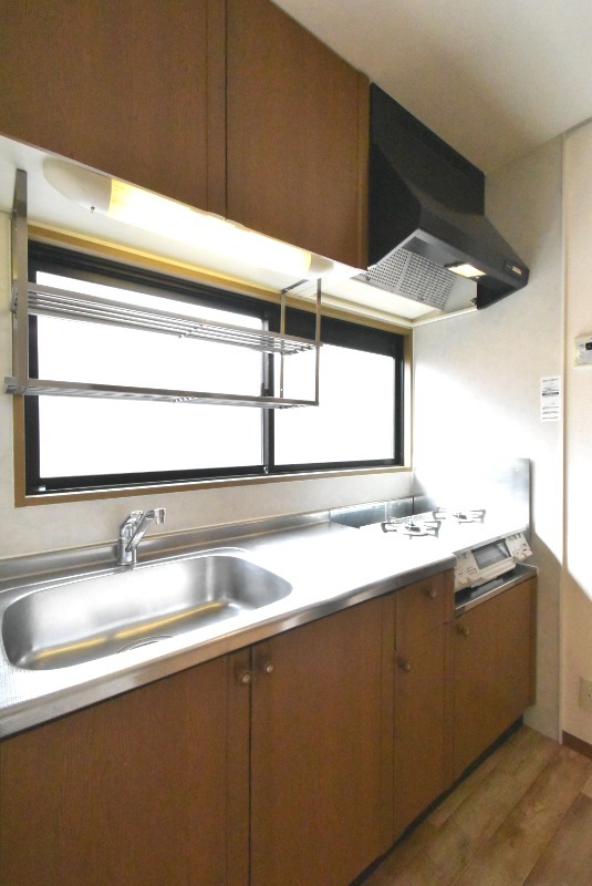 ��ʌ������s�����T���ڂ̃A�p�[�g�̃L�b�`��