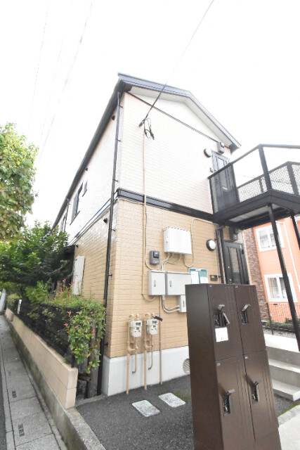 ��ʌ������s�����T���ڂ̃A�p�[�g�̌����O��