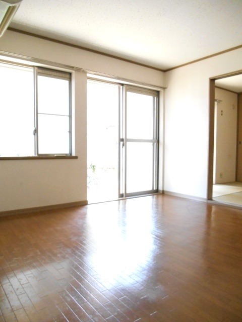 ��ʌ�����s�΋u�S���ڂ̃}���V�����̋��ԁE���r���O