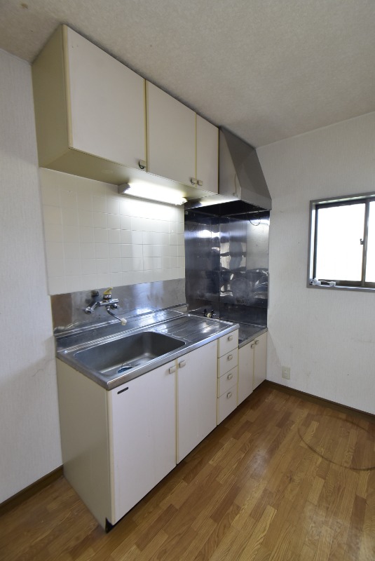 ��ʌ��������܎s��΋�钬�Q���ڂ̃A�p�[�g�̃L�b�`��