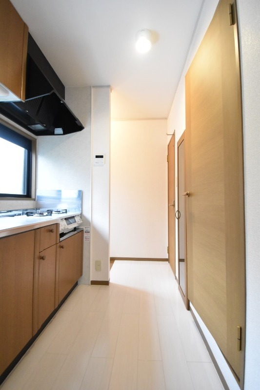 ��ʌ������s�����T���ڂ̃A�p�[�g�̃L�b�`��