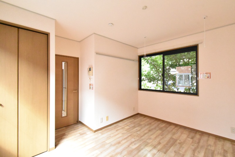 ��ʌ������s�����T���ڂ̃A�p�[�g�̂��̑������E�X�y�[�X