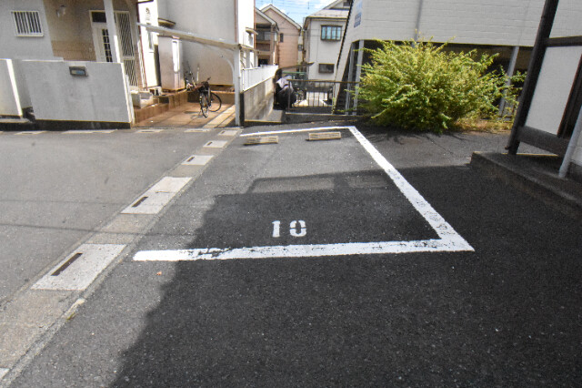 ��ʌ��������܎s��΋�钬�Q���ڂ̃A�p�[�g�̒��ԏ�