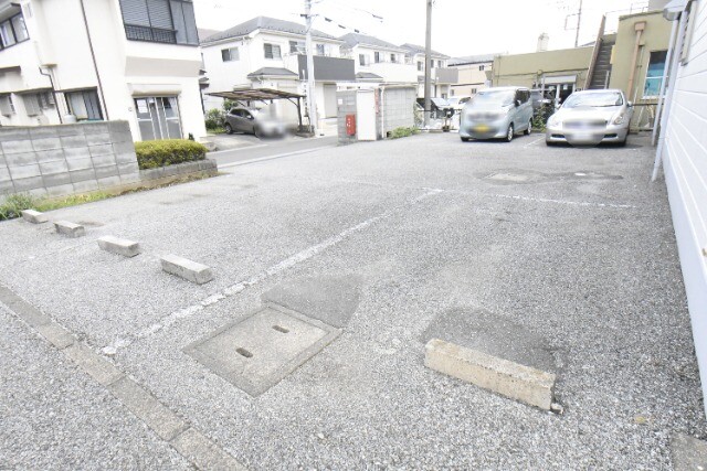 ��ʌ�����s�΋u�S���ڂ̃}���V�����̒��ԏ�