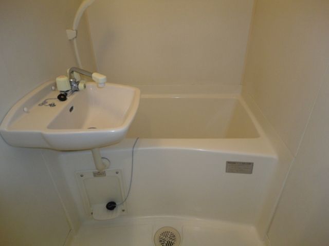 ��ʌ��������܎s������x�蒬�̃A�p�[�g�̐��ʏ�