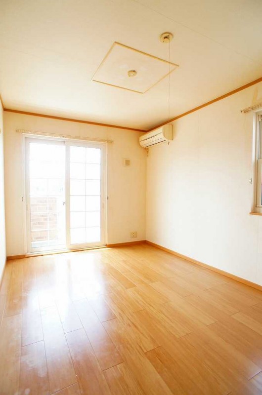 ��ʌ������s�V�h�R���ڂ̃A�p�[�g�̋��ԁE���r���O