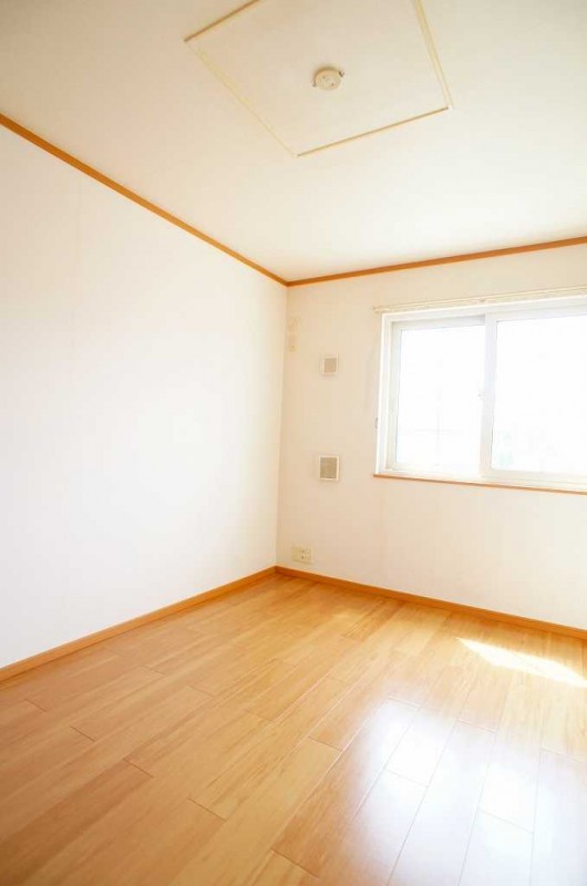 ��ʌ������s�V�h�R���ڂ̃A�p�[�g�̂��̑������E�X�y�[�X