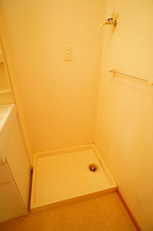 ��ʌ������s�V�h�R���ڂ̃A�p�[�g�̂��̑��ݔ�