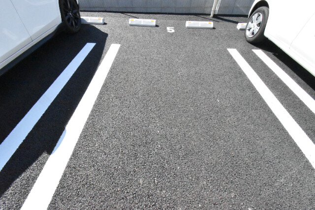 ��ʌ��z�J�s�����Q���ڂ̃A�p�[�g�̒��ԏ�